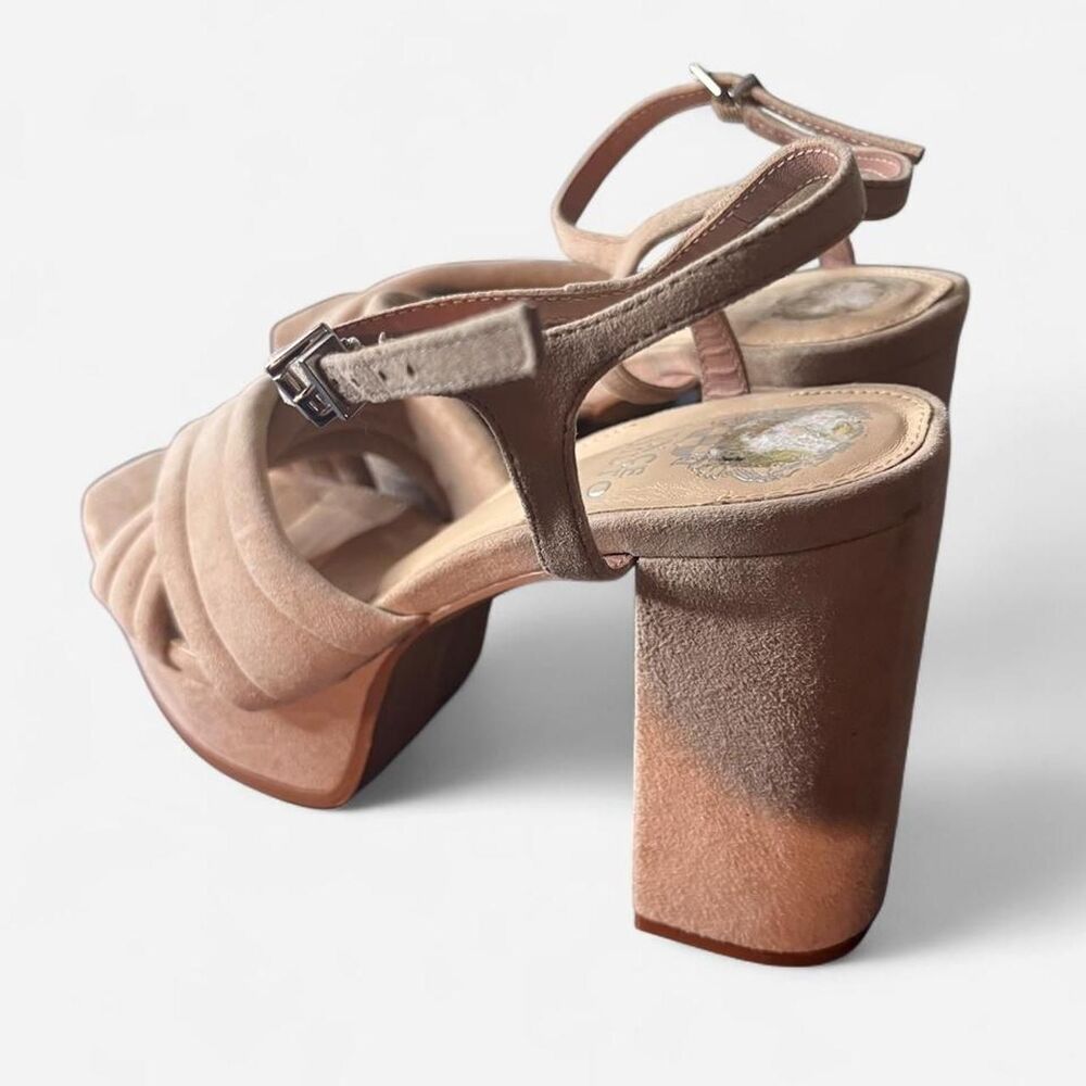 Vince-camuto Women's Tan and Cream Courts - Picture 5 of 6